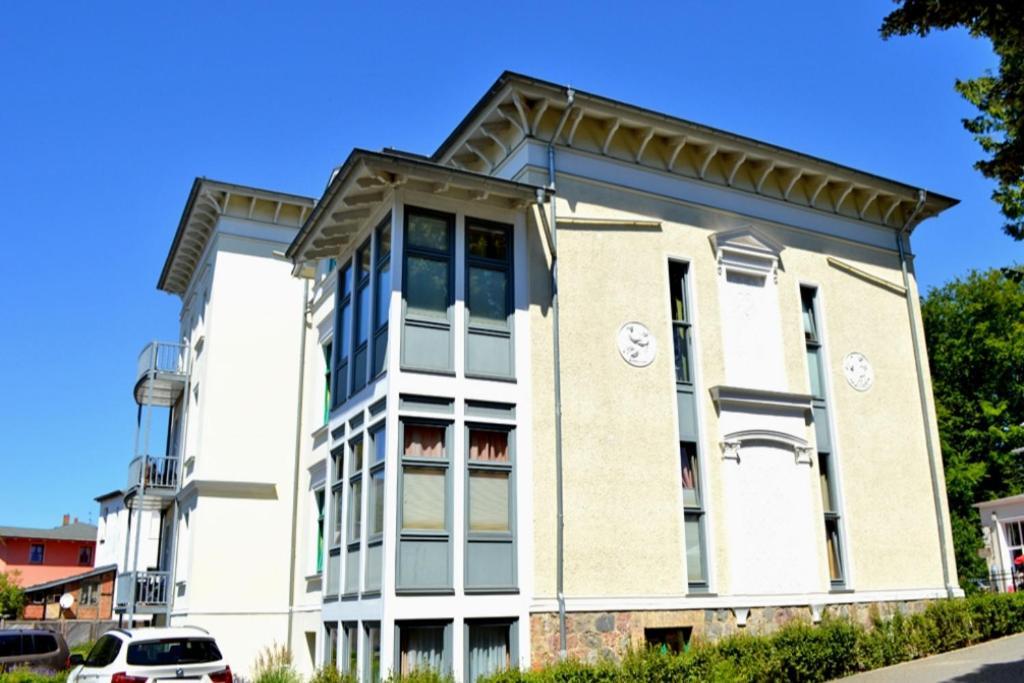 Schoene Fewo Mit Badewanne, Geschuetzter Dachterrasse Und Wlan Villa Heringsdorf  Exterior photo