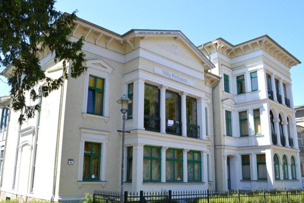 Schoene Fewo Mit Badewanne, Geschuetzter Dachterrasse Und Wlan Villa Heringsdorf  Exterior photo